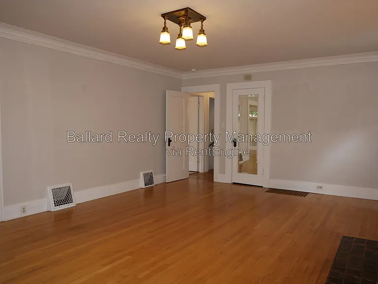 6235 22nd Ave NE — Photo 5