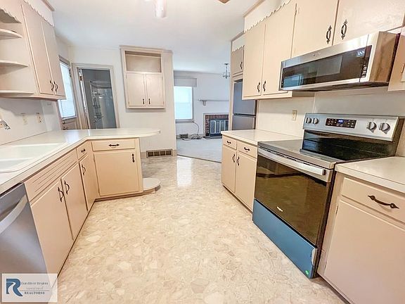 4th image of 102 N Woodberry Ave