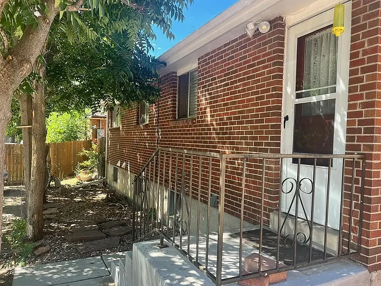 Rear Entry / Dog-run / Parking