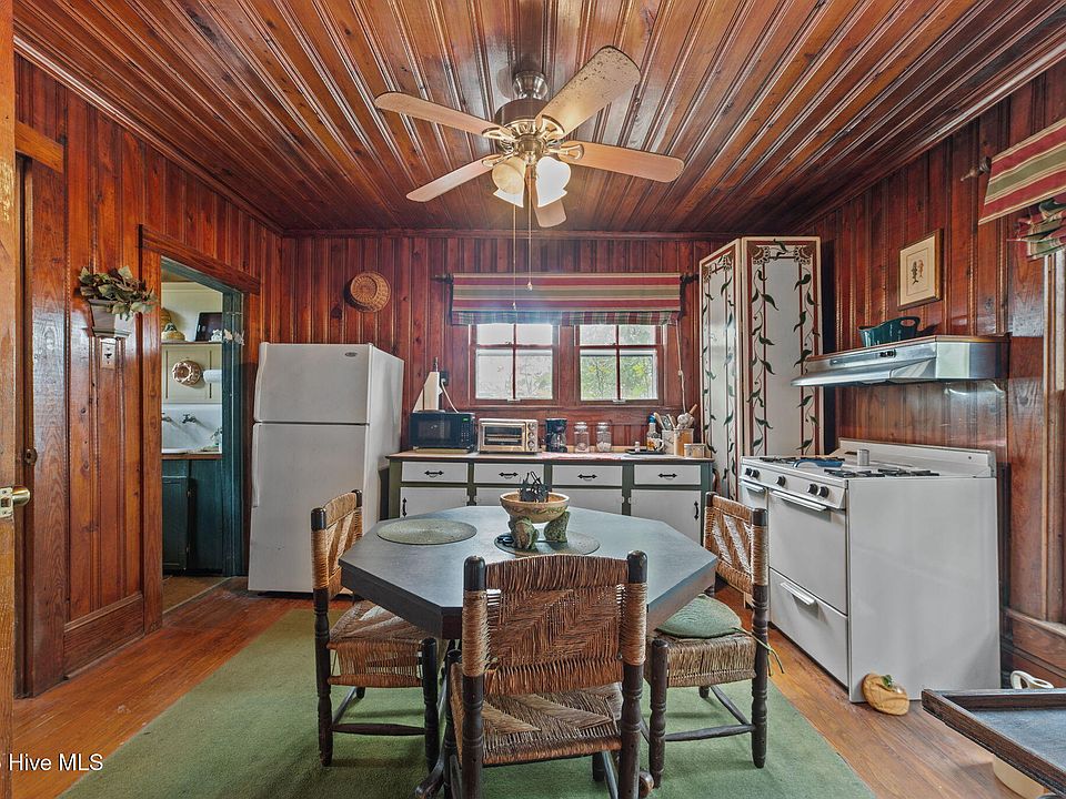 13th image of 609 E Main Street