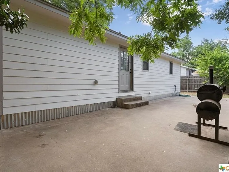 610 Vernon St — Photo 17