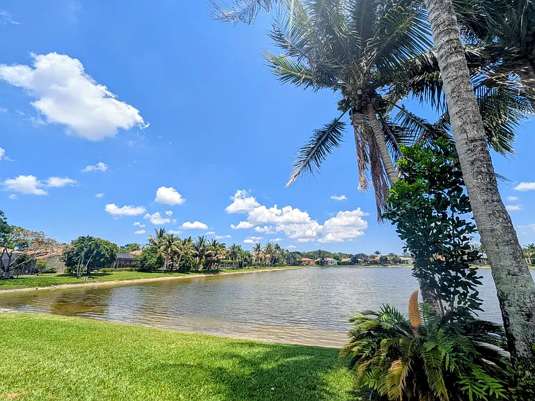 10640 Oak Meadow Ln — Photo 16