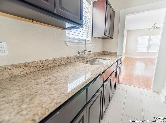 3rd image of 932 Fulton Ave