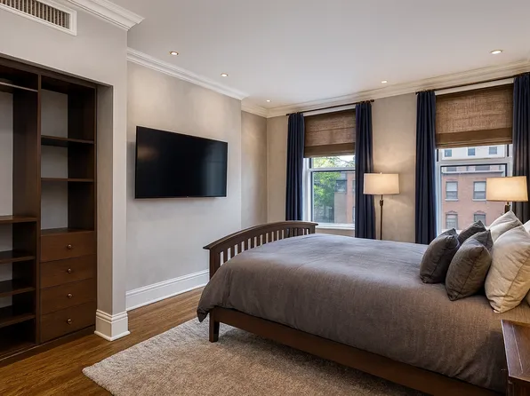 310 East 15th Street image 7 of 17