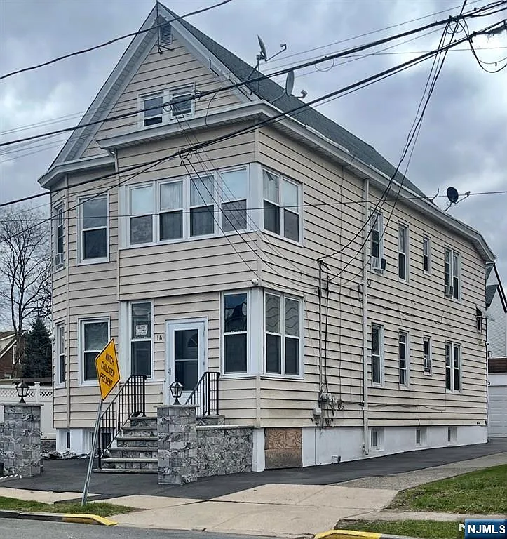 3 bed, 1.0 bath, $2,300 — Photo 1