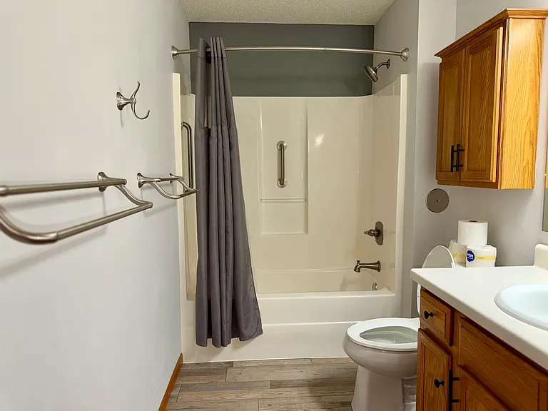 600 Colton Cir NE — Photo 8