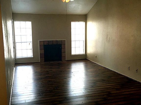 3rd image of 12500 Sandpiper Dr APT 14