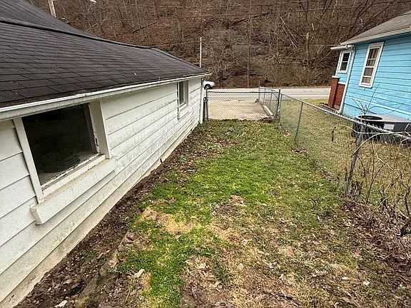 5th image of 520 Town Mountain Rd