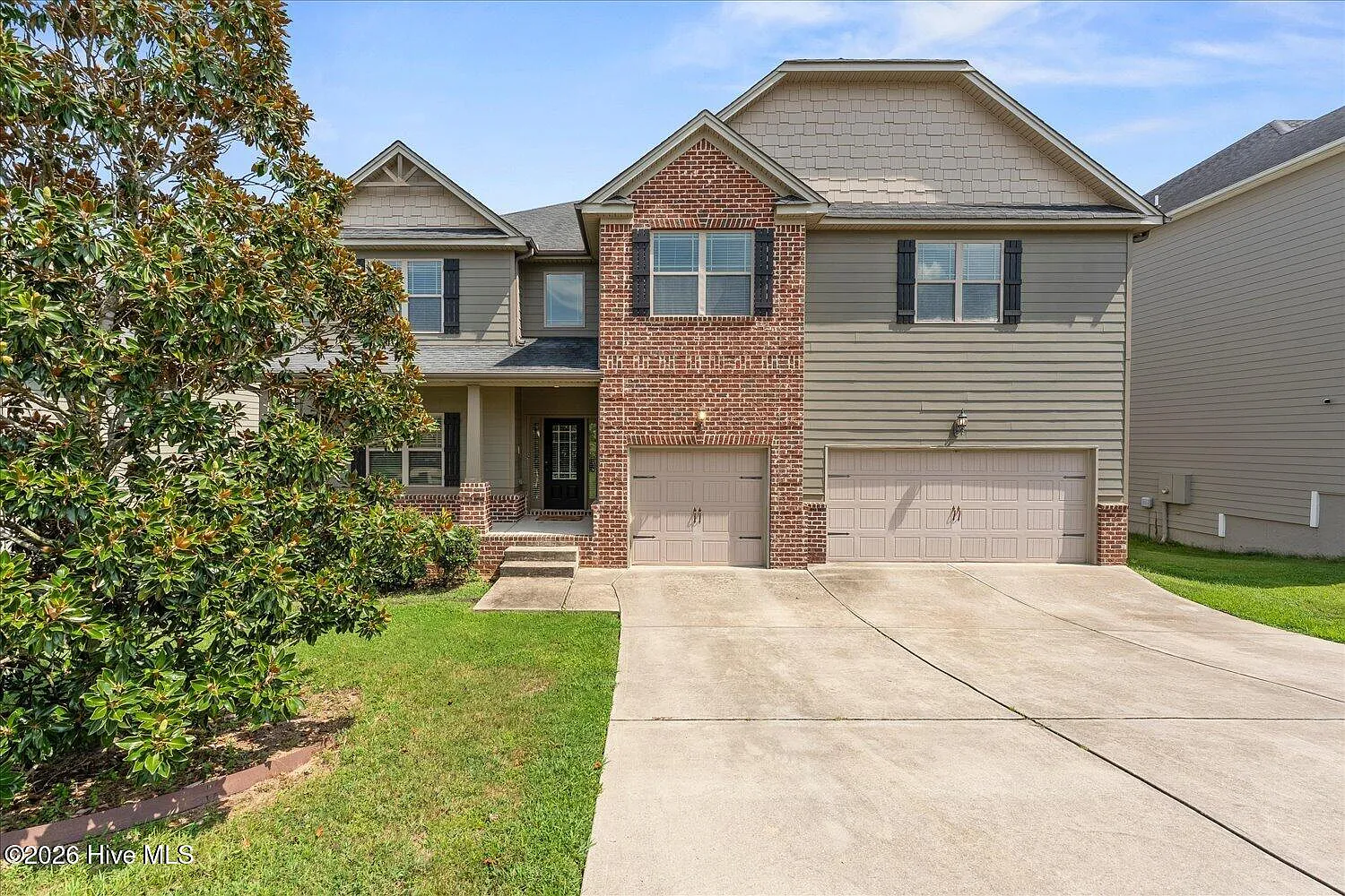 4 bed, 3.5 bath, 4816 sqft, $2,950 — Photo 2