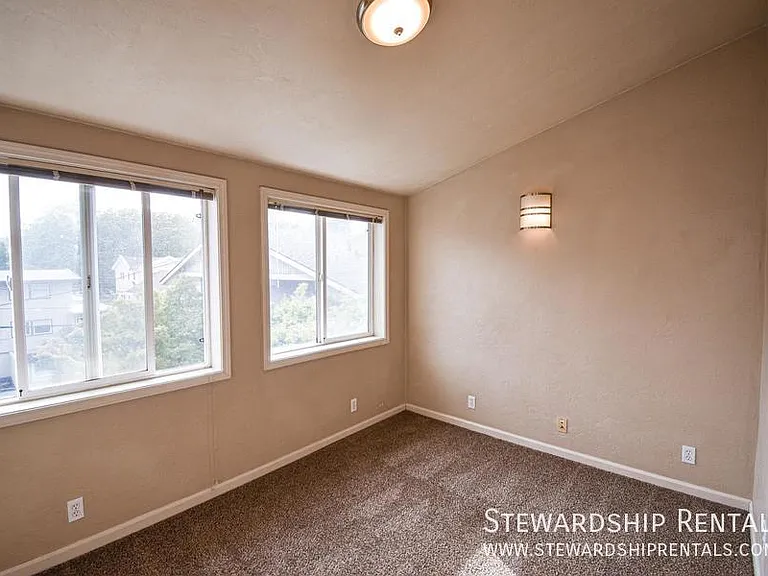 1825 Harris St #9 — Photo 11