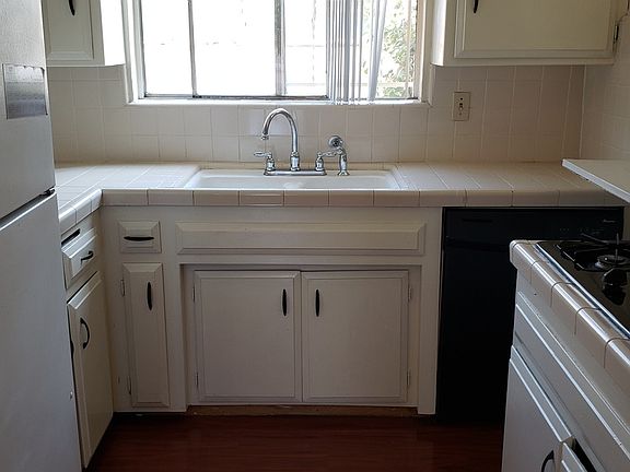 5th image of 1472 S Bedford St