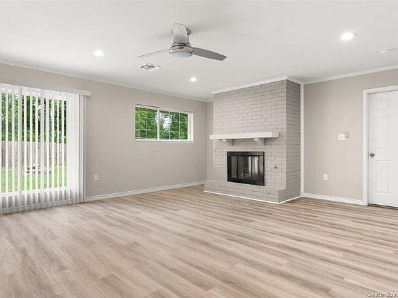 2nd image of 3924 Sarah Dr