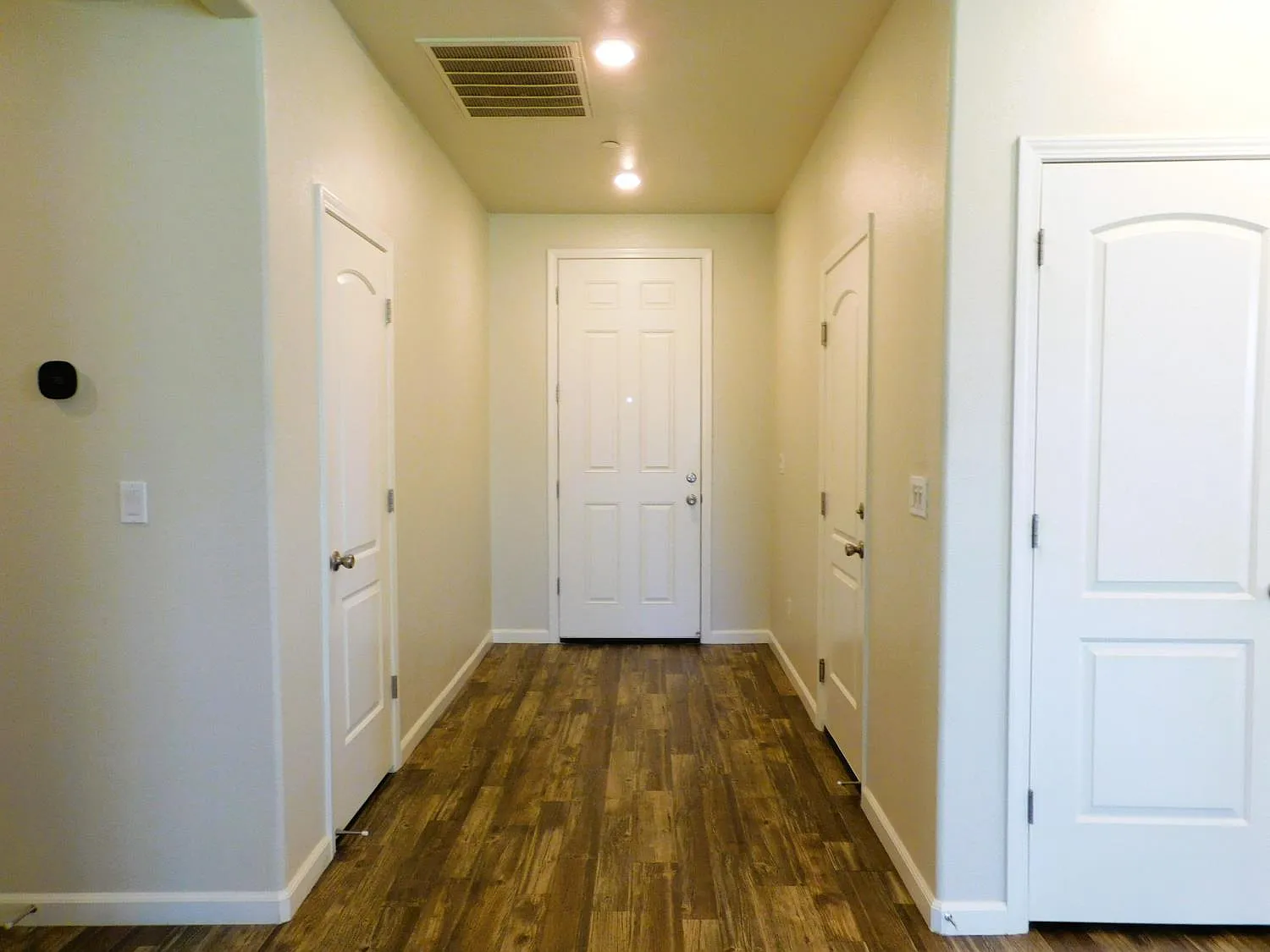 3 bed, 1860 sqft, $2,695 — Photo 2