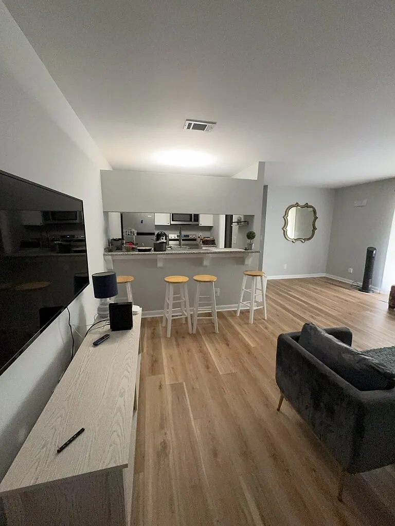 1 bed, 1.0 bath, $400 — Photo 3