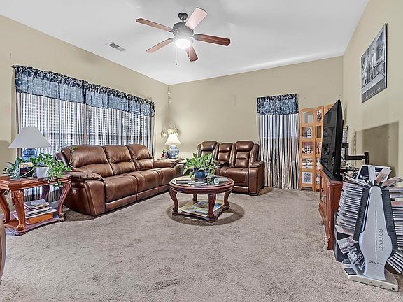 2nd image of 717 Hilyard Ln