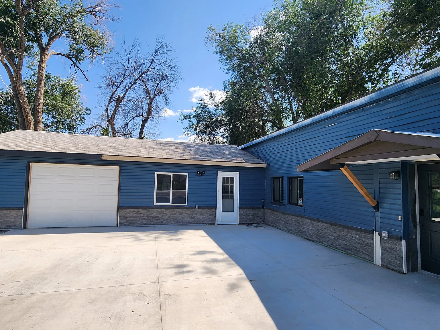 3 bed, 1307 sqft, $1,950 — Photo 2