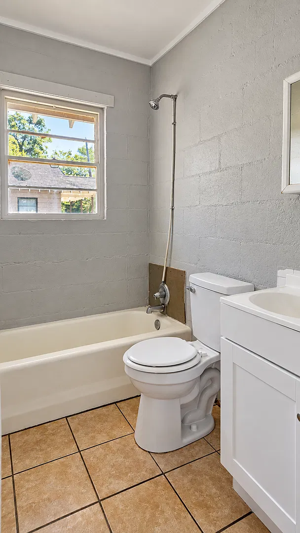 712 Burke Avenue — Photo 4