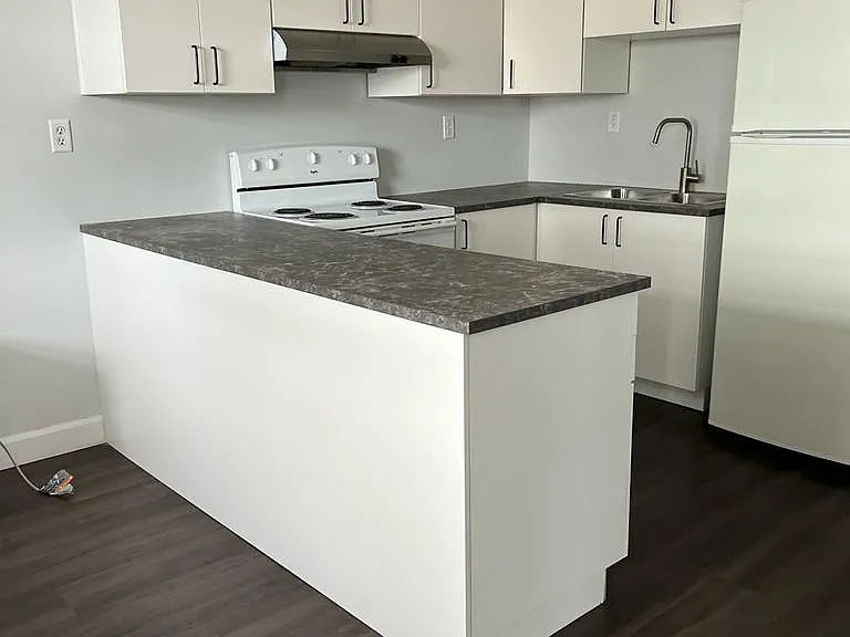 24 Fairview Ave — Photo 1
