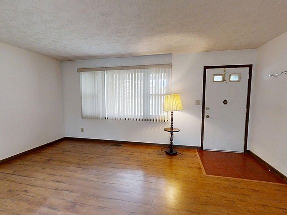 3rd image of 352 Pheasant Run Dr