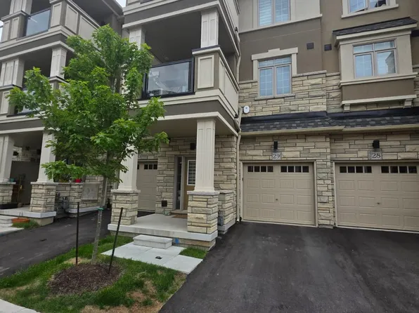 305 Garner Rd W #29, Hamilton, ON L9G 3K9