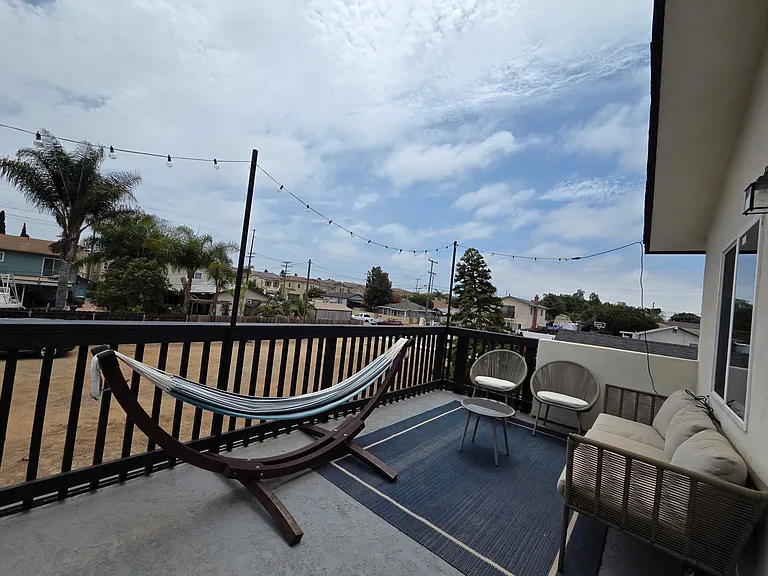 1656 Evergreen Ave #B — Photo 11