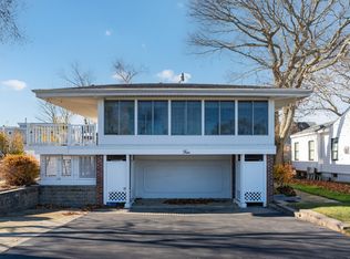 4 Lanyard Ln, Waterford, CT 06385