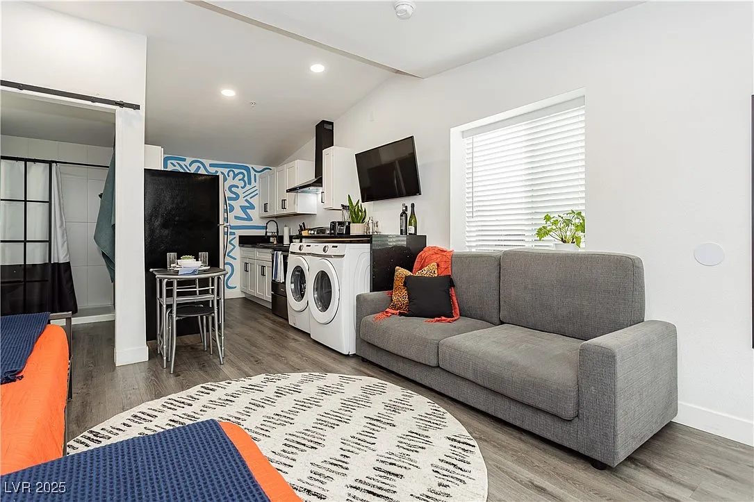 Studio, 1.0 bath, 1741 sqft, $1,400 — Photo 2