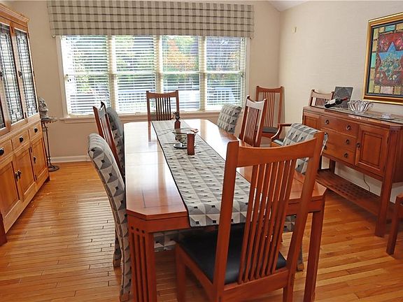 4th image of 1023 Mission Dr