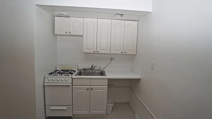 Sold by Bizzarro Agency | media 7
