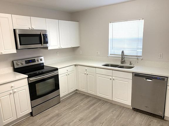 3rd image of 2869 Club Cortile Cir