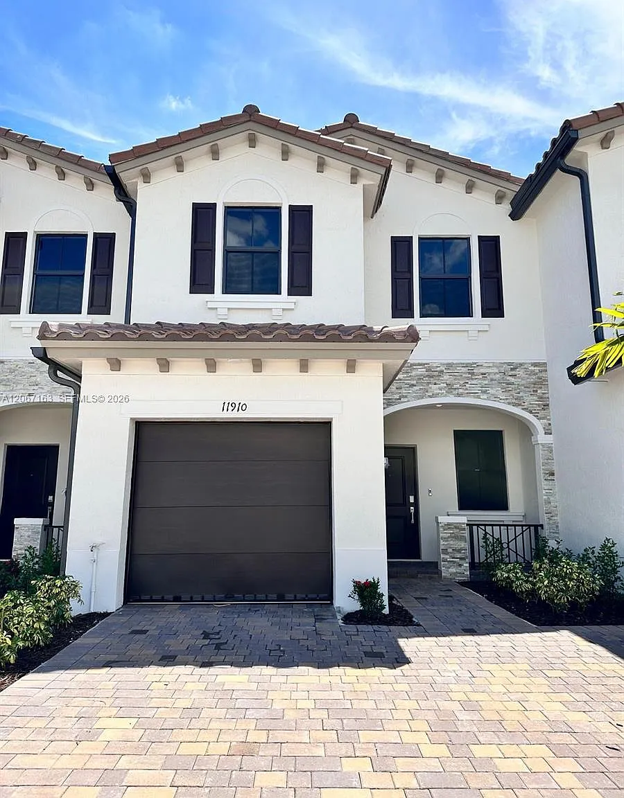 Silver Palm Residential H — Photo 2