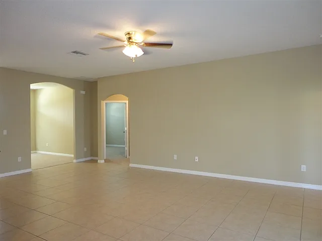 4 bed, 3.0 bath, 2381 sqft, $3,100 — Photo 4
