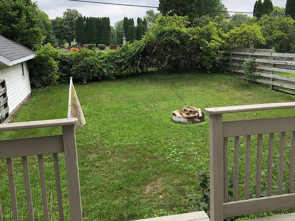 2nd image of 715 Churchill St