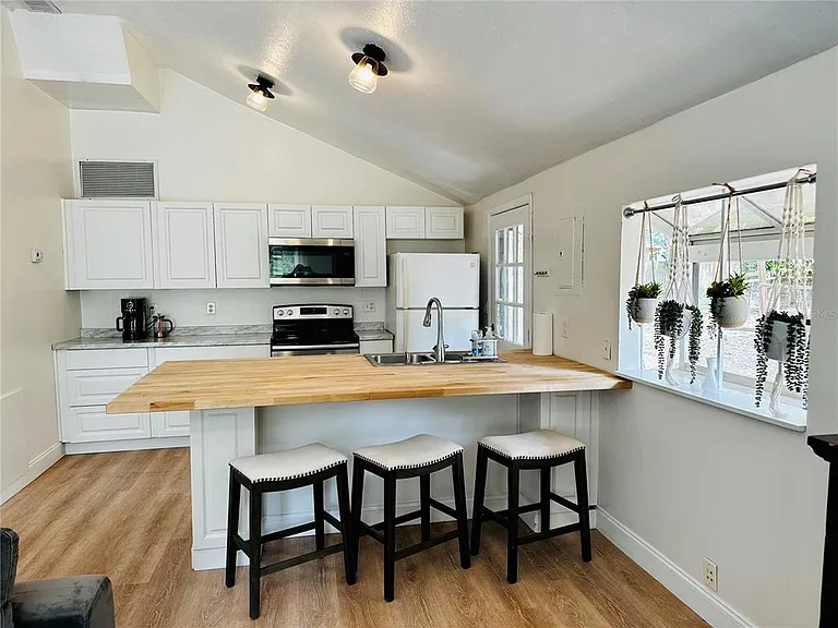 1222 E Crawford St #B — Photo 6