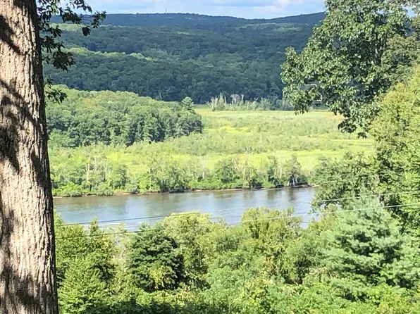 20 Lobb Ln, Deep River, CT 06417