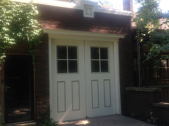 Carriage house/garage