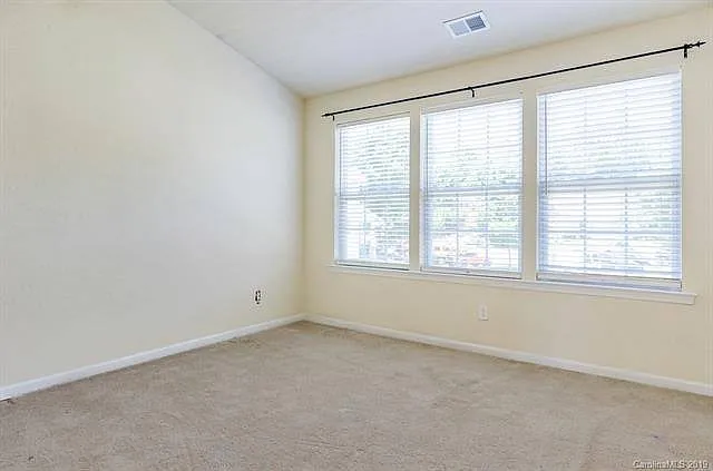 209 Spring Gardens Dr — Photo 4