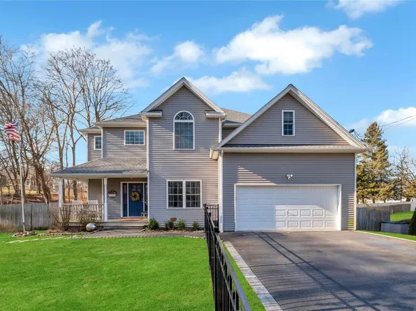 40 Webster Avenue, Lake Ronkonkoma, NY 11779