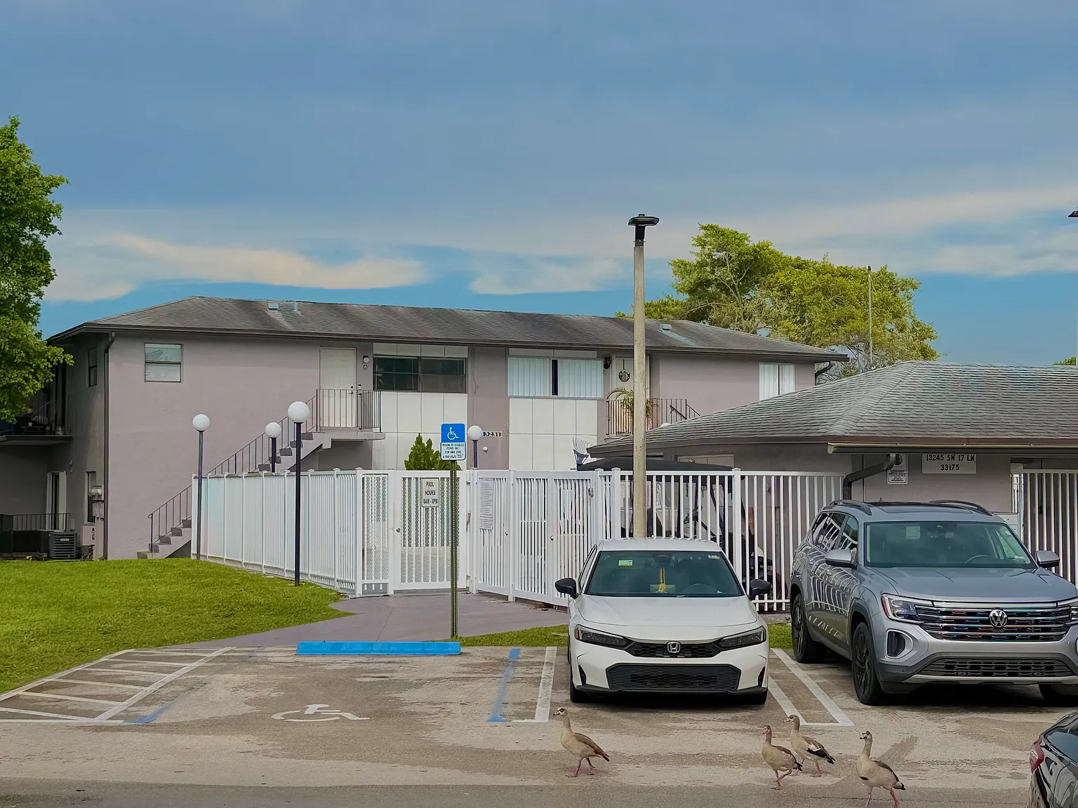 2 bed, 1000 sqft, $2,500 — Photo 2