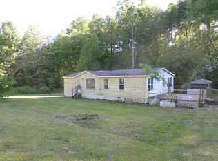 384 NE Pine St, Mount Airy, NC 27030