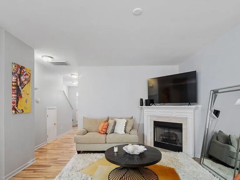 7148 Abbotts Glen Dr — Photo 6