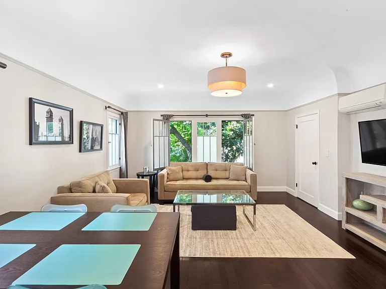 1118 N Poinsettia Dr #1/2 — Photo 3