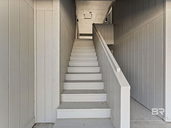 3rd image of 128 W Satsuma Ave #128