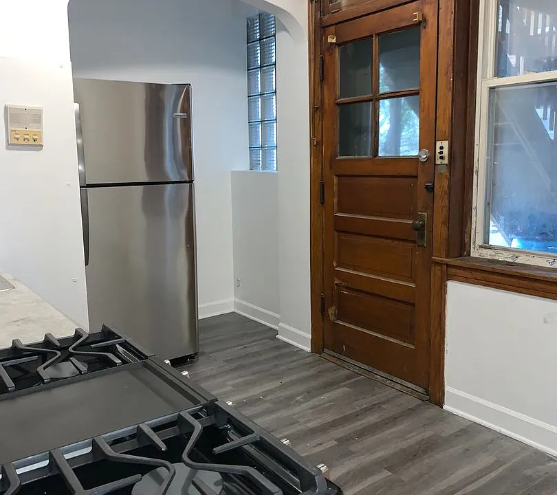 2900-04 N Laramie Avenue W George St #5200-06