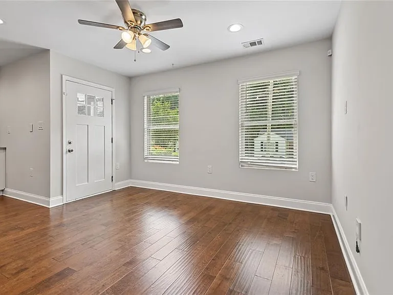 2952 Palm Dr — Photo 6