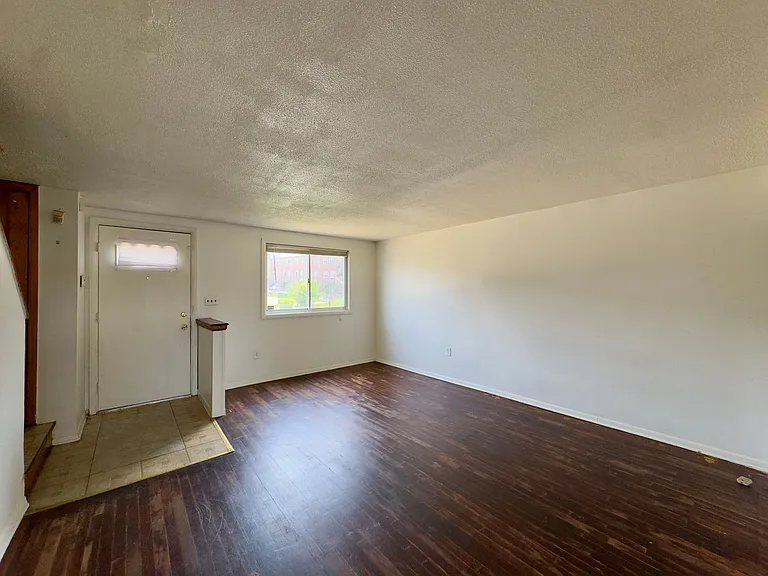5731 Denwood Ave — Photo 2