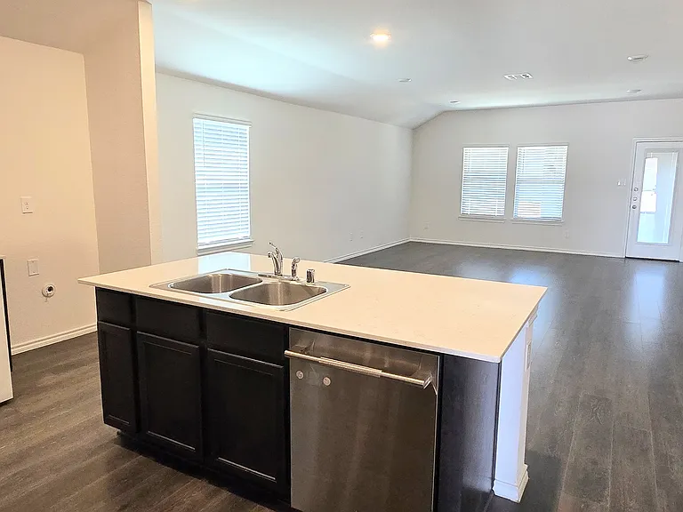 2121 Basil Ave — Photo 4