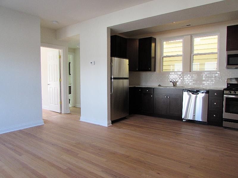 1st image of 2415 W Montrose Ave #Unt