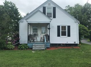 31 Cottage St, Fairfield, ME 04937