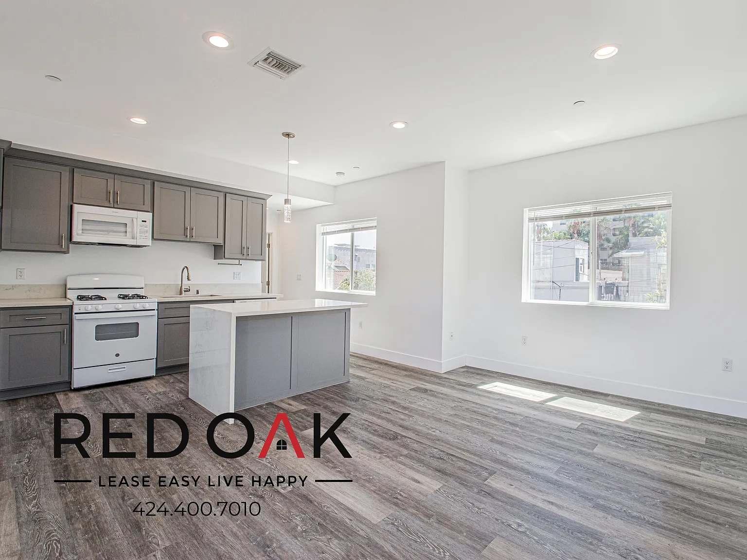 Gorgeous Five Bedroom with Eat-In Kitchen, Plush Carpets, and Included Parking ~ In Willowville! — Photo 1
